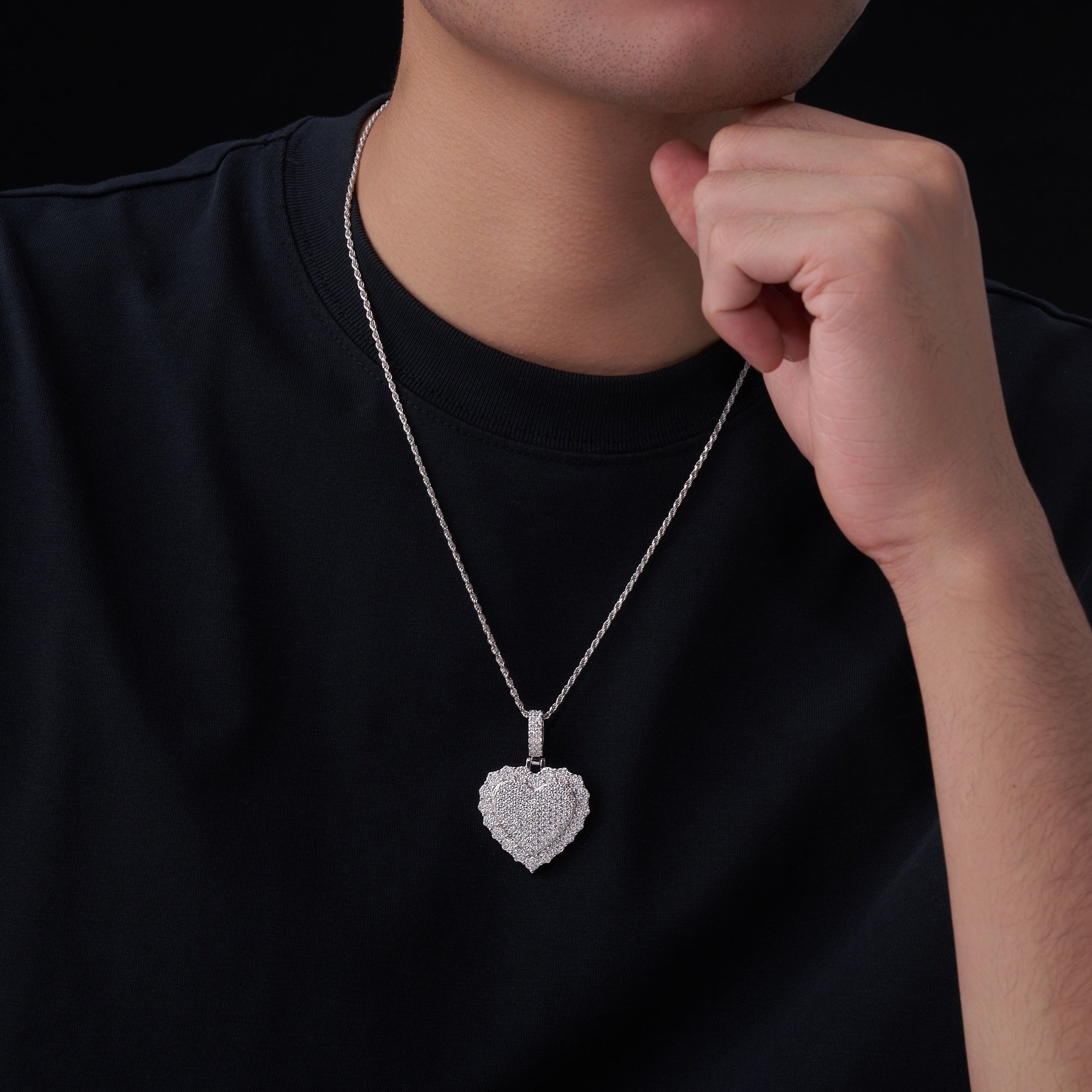 A Luxurious And Fashionable Minimalist Jewelry Pendant Necklace Set With Top - quality Moissanite, Made Of S925 Silver Electroplated With Platinum. - LADYLINE X
