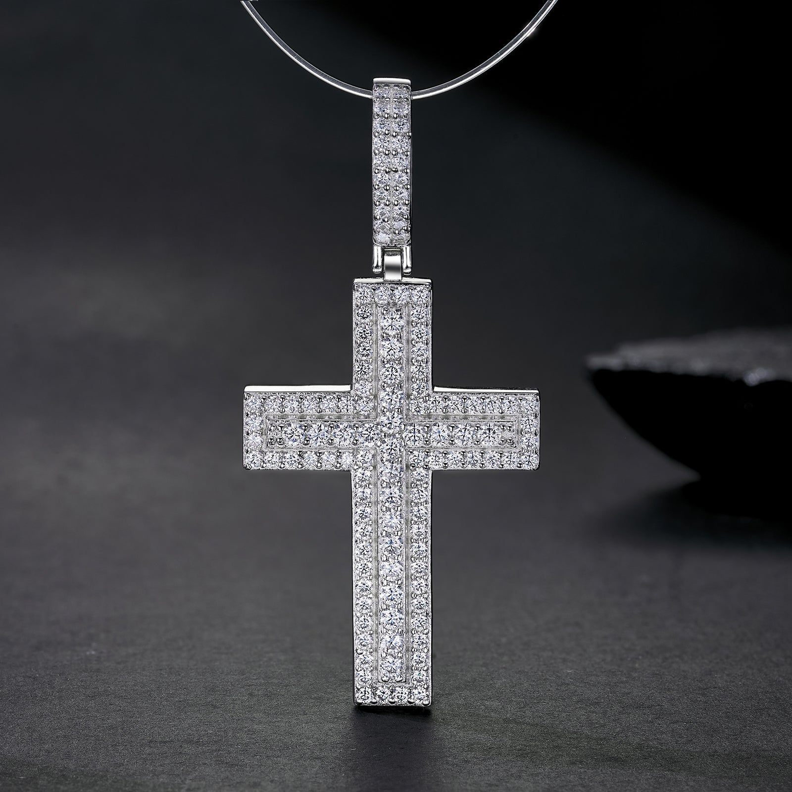 A Luxurious And Fashionable Minimalist Jewelry Pendant Necklace Set With Top - quality Moissanite, Made Of S925 Silver Electroplated With Platinum. - LADYLINE X