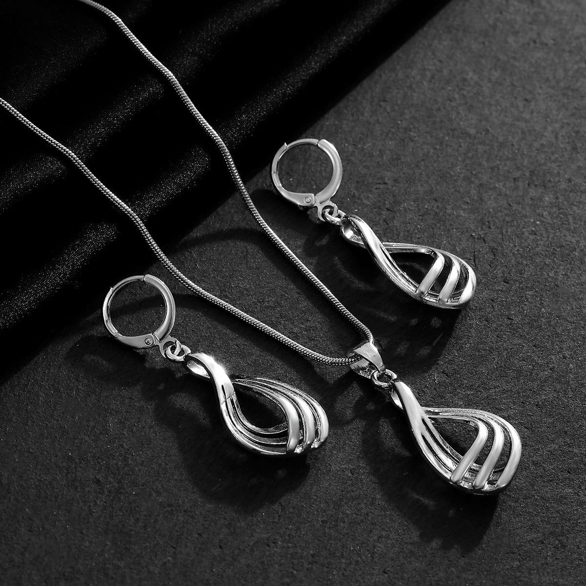 Women's Creative Round Heart - Shaped Pendant Necklace - LADYLINE X