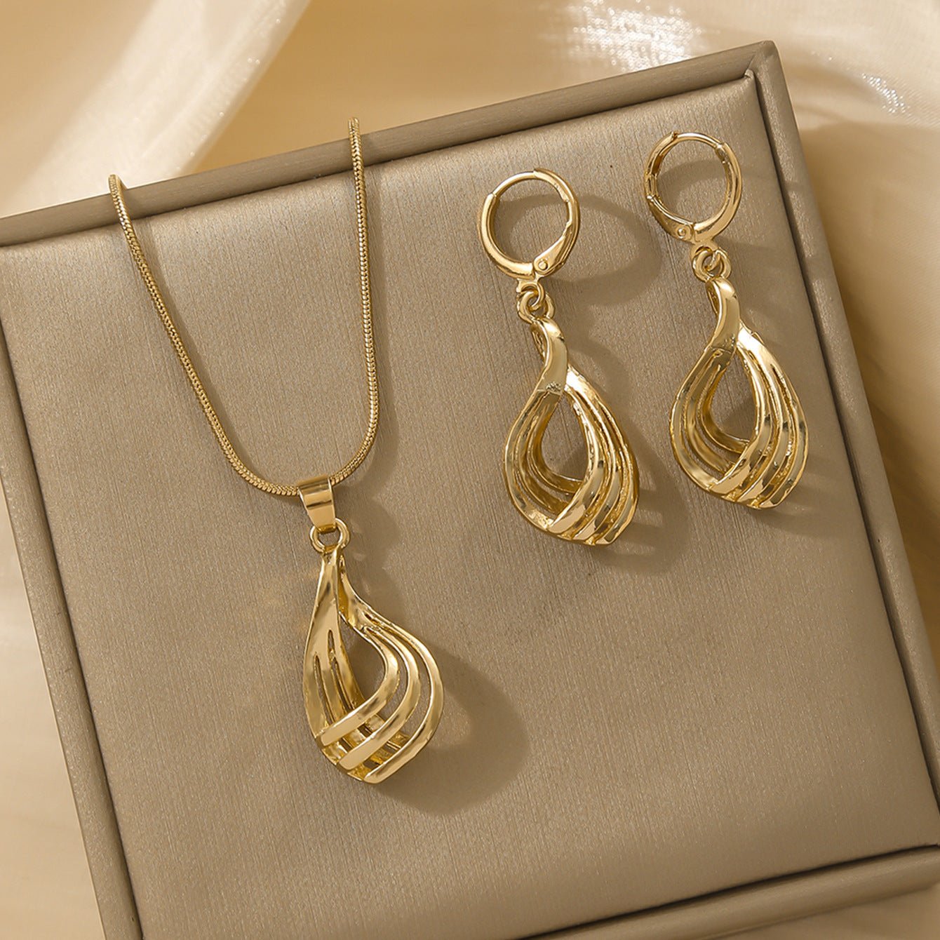 Women's Creative Round Heart - Shaped Pendant Necklace - LADYLINE X